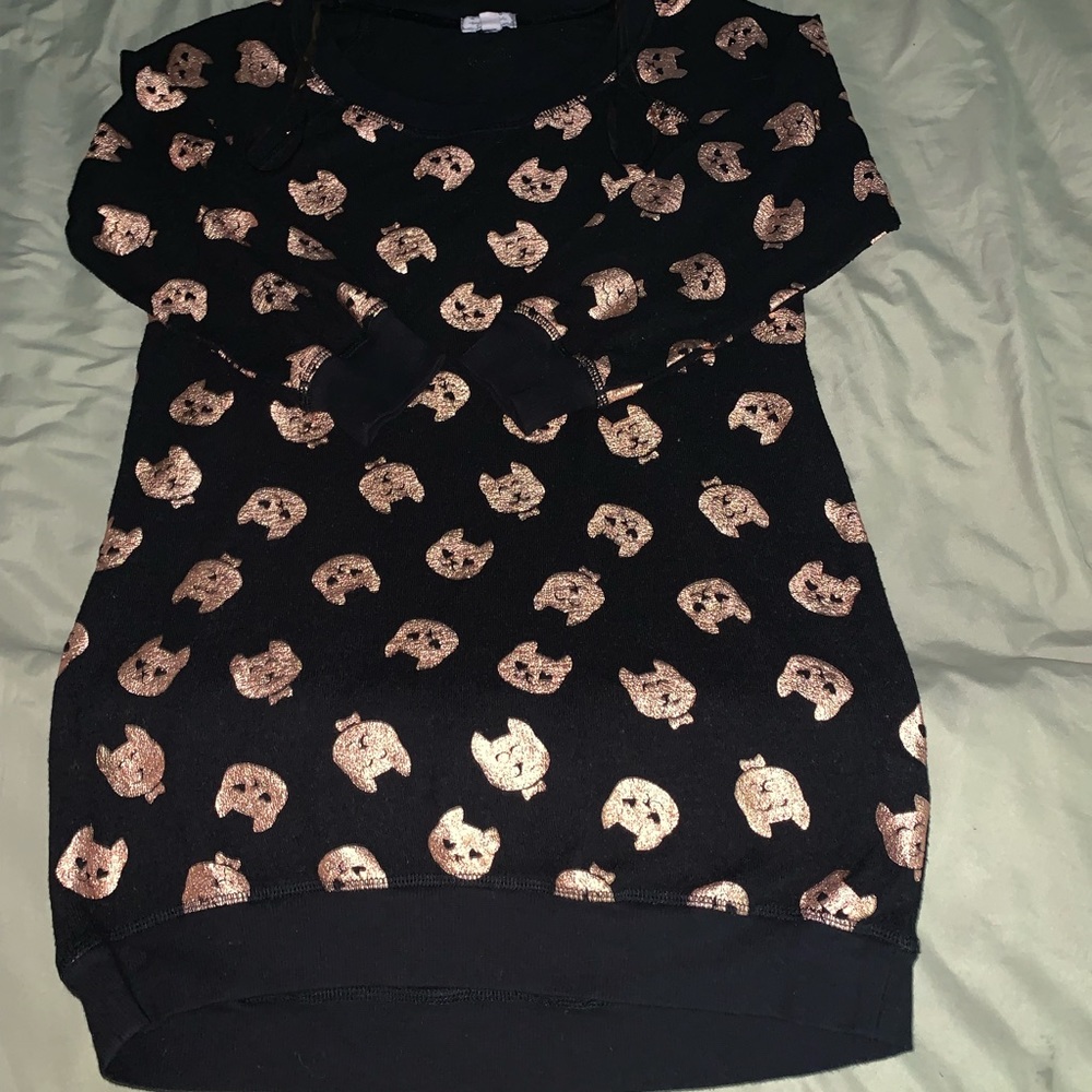 Rose gold cats on a black girls sweater